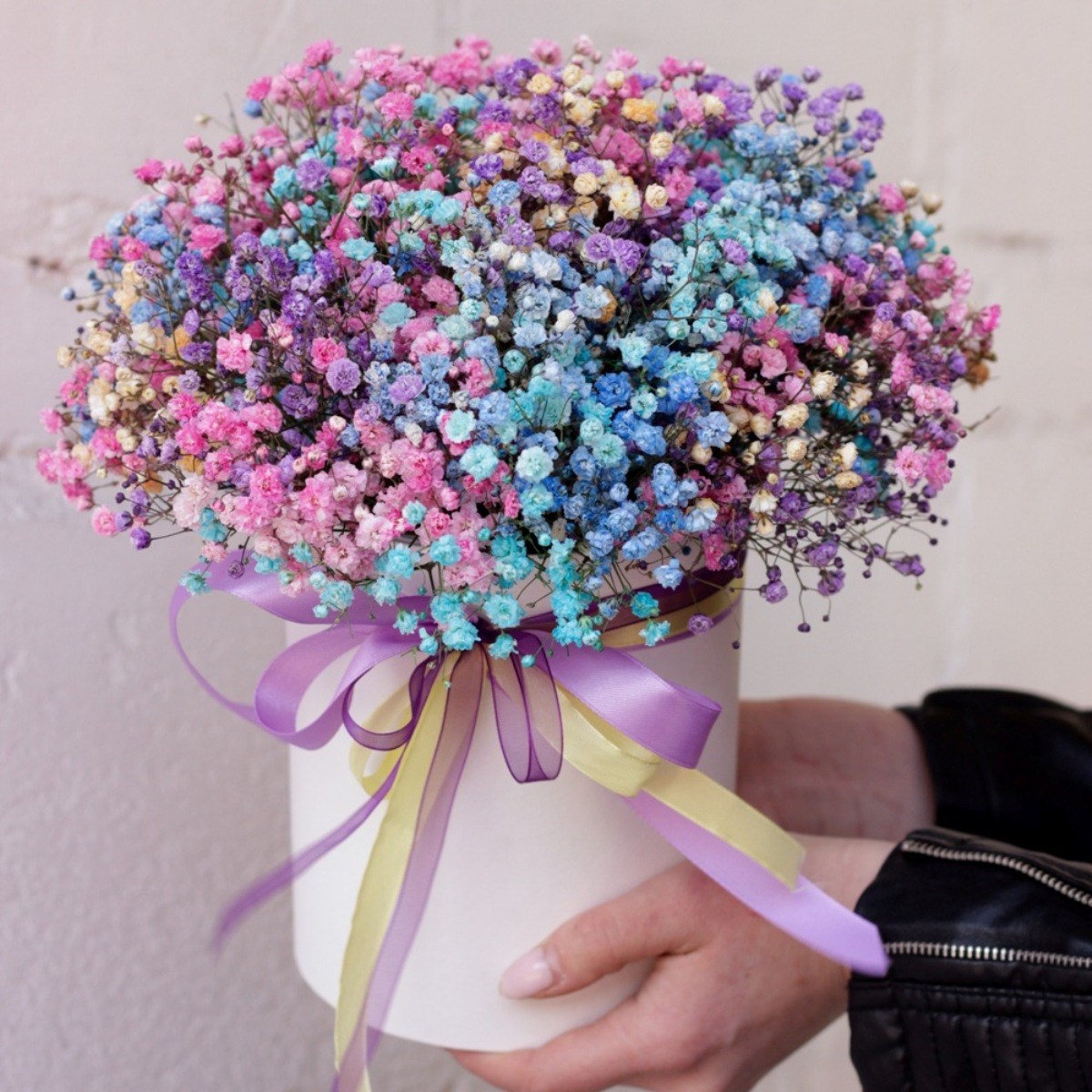 korobka s raduzhnoj gipsofiloj 3